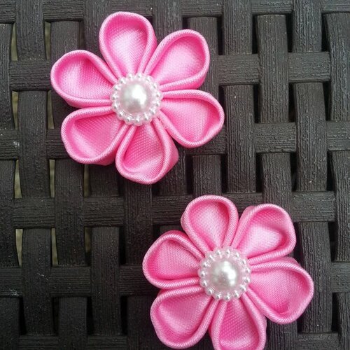4 cm lot de 2 fleurs de satin rose bonbon pétales ronds 