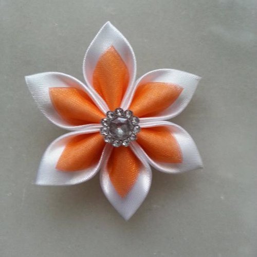 5 cm fleur de satin blanc et et organza orange   petales pointus 