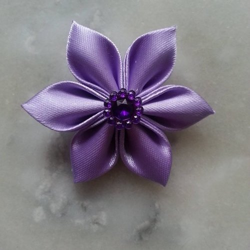 5 cm fleur de satin lavande petales pointus 