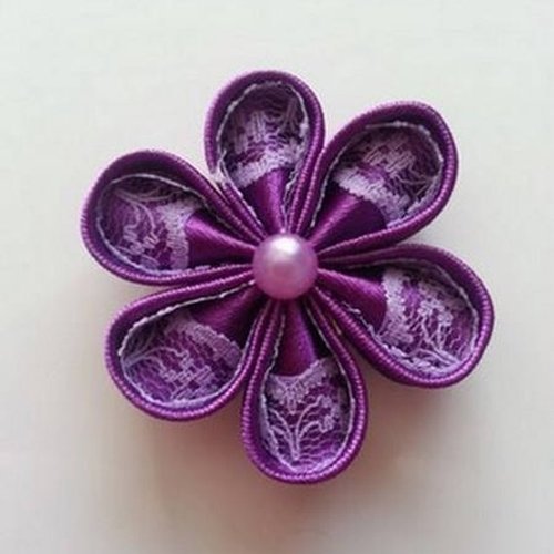 5 cm fleur de satin violet et dentelle mauve petales ronds