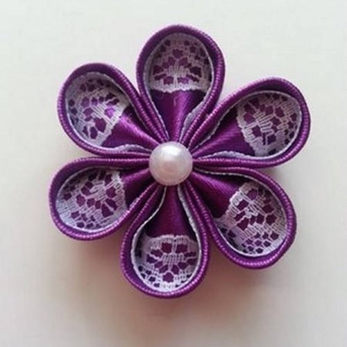 5 cm fleur de satin violet et dentelle blanc petales ronds