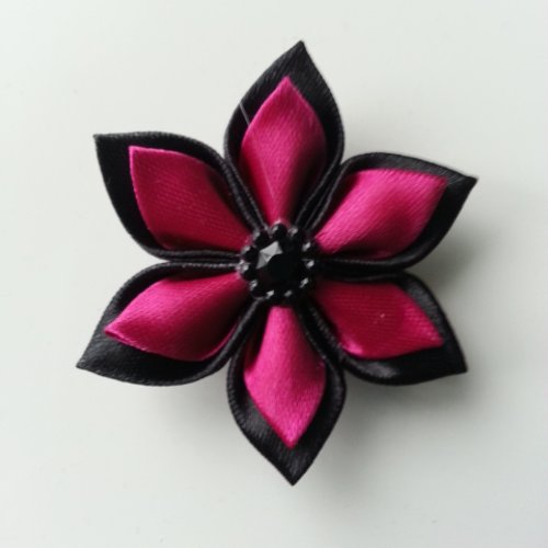 5 cm fleur de satin noir et rose fuchsia petales pointus