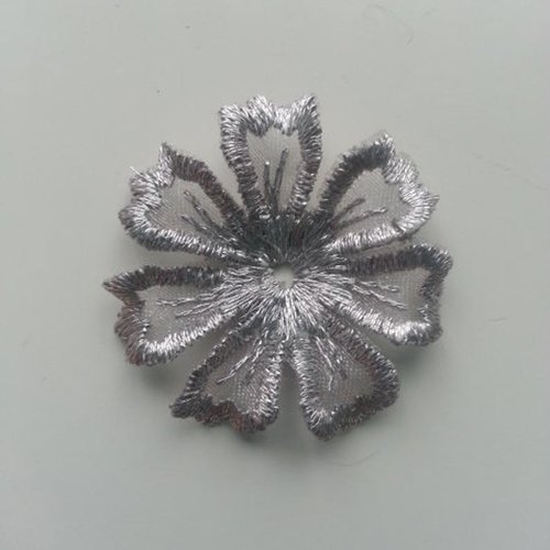 Fleur en dentelle irisé 35mm gris argenté