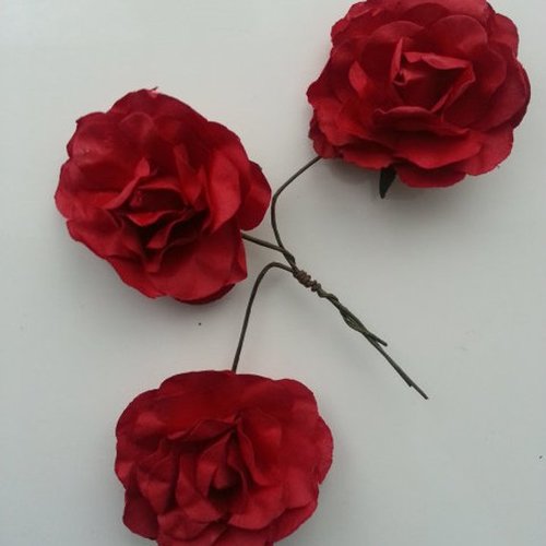 Lot de 3 roses en papier rouge bordeaux sur tige 40mm