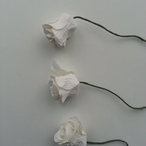 Lot de 3 boutons de rose en papier blanc sur tige 20mm