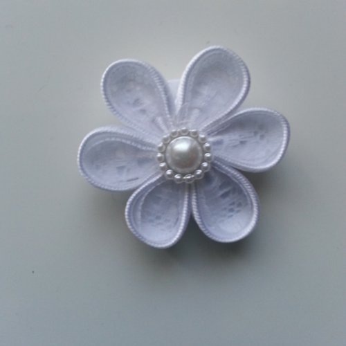 4 cm fleur de satin blanc et dentelle blanc petales ronds