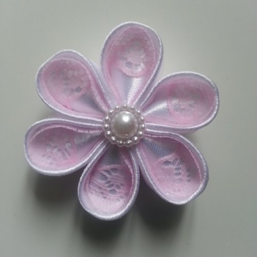 5 cm fleur de satin blanc et dentelle rose pale petales ronds