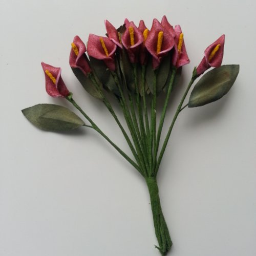 Lot de 12 minis fleurs artificielles arum en mousse sur tige avec feuille bordeaux