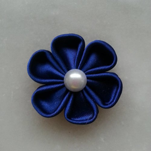 Fleur de satin bleu marine 5 cm 