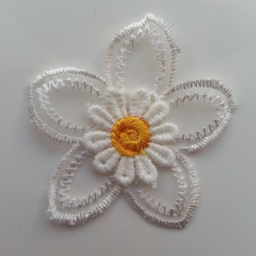 Double fleur en dentelle  blanc et jaune   50mm