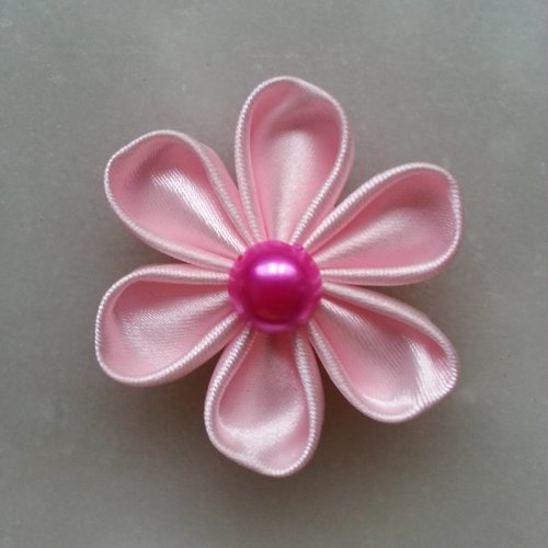 Fleur de satin rose pale 5 cm 