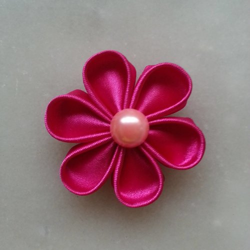 Fleur de satin rose fuschia 5 cm 