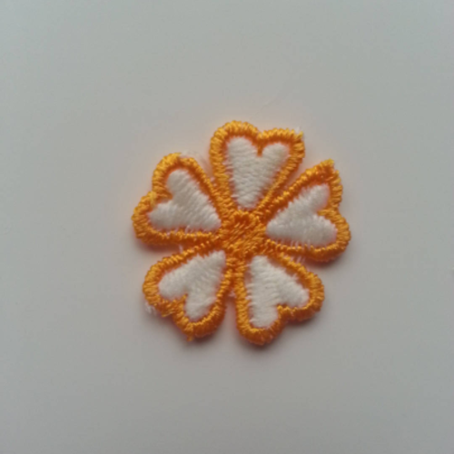 Fleur en dentelle blanche et orange  30mm 