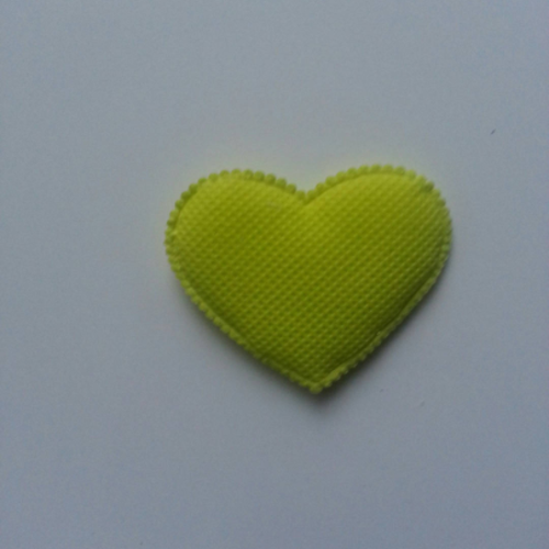 Coeur   en feutre rembourré  épaisseur 1mm  32*32mm vert
