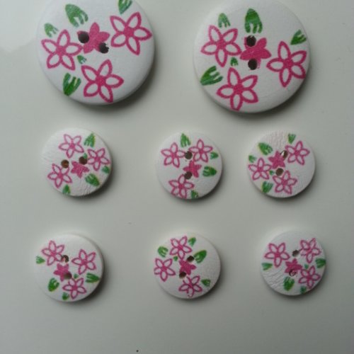 Lot de 8 boutons ronds en bois motif fleurs    2*30mm et  6*18mm