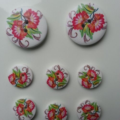 Lot de 8 boutons ronds en bois motif fleurs    2*30mm et  6*18mm
