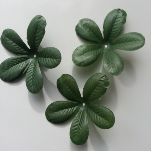 Lot de 3 assemblages de  feuilles artificielles vertes  70mm
