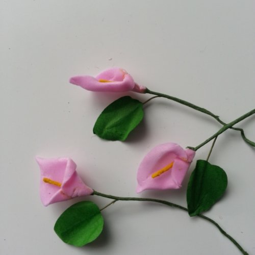 Lot de 3 minis fleurs arum sur  tige de 10cm rose