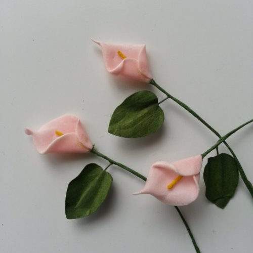 Lot de 3 minis fleurs arum sur  tige de 10cm peche clair 