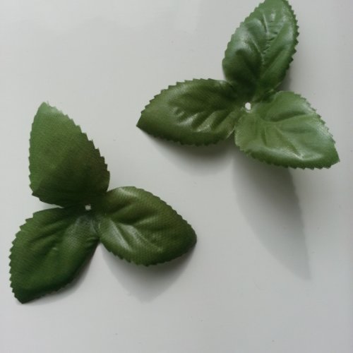 Lot de 2 triples feuilles artificielles en tissu  vertes  70mm