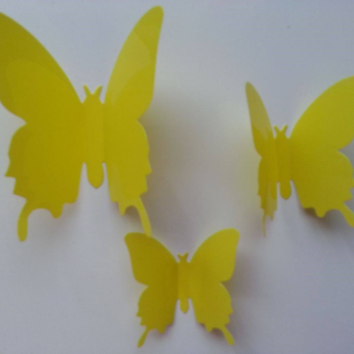 Petit  papillon  3d   en plastique 6.5*5.5 cm jaune
