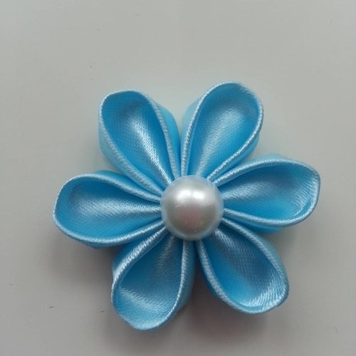 Fleur de satin bleu ciel  5 cm 