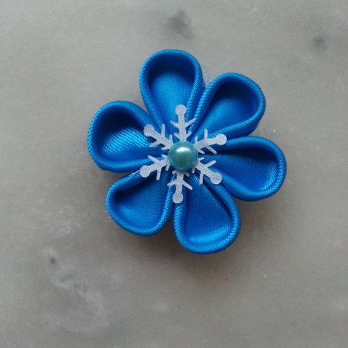 4 cm fleur de satin bleu turquoise etoilée 