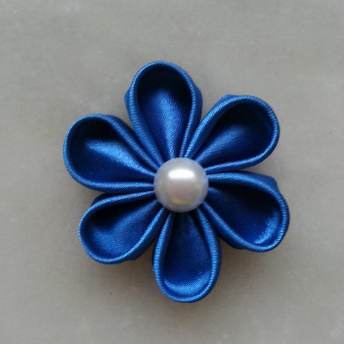 Fleur de satin bleue 5 cm 