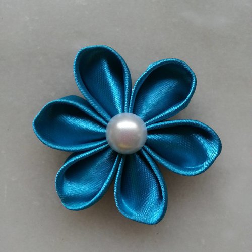 Fleur de satin bleu turquoise 5 cm 