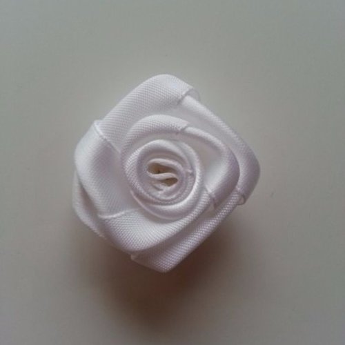 Fleur bouton de rose blanc 40mm