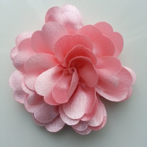 Fleur en tissu cristal crêpe satiné  75mm rose