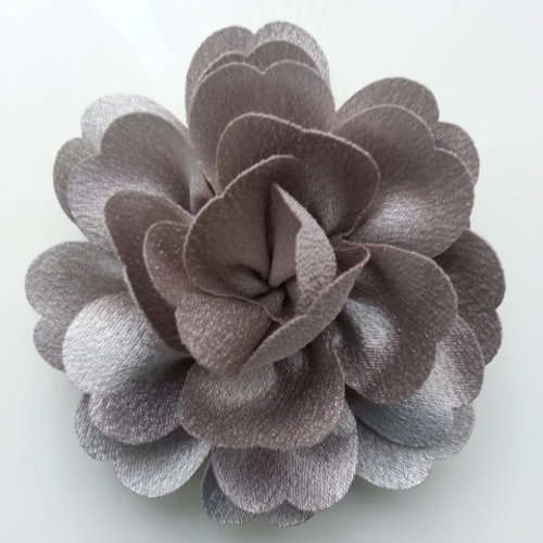 Fleur en tissu cristal crêpe satiné  75mm gris