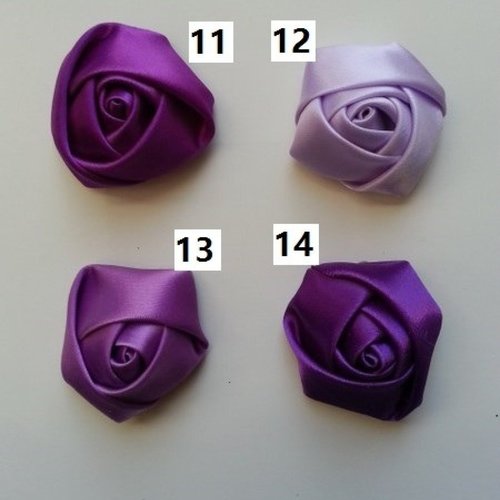Numéro 11  fleur de satin bouton de rose violet mauve  4 cm