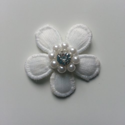 Fleur en dentelle blanc perle et  strass 35 mm