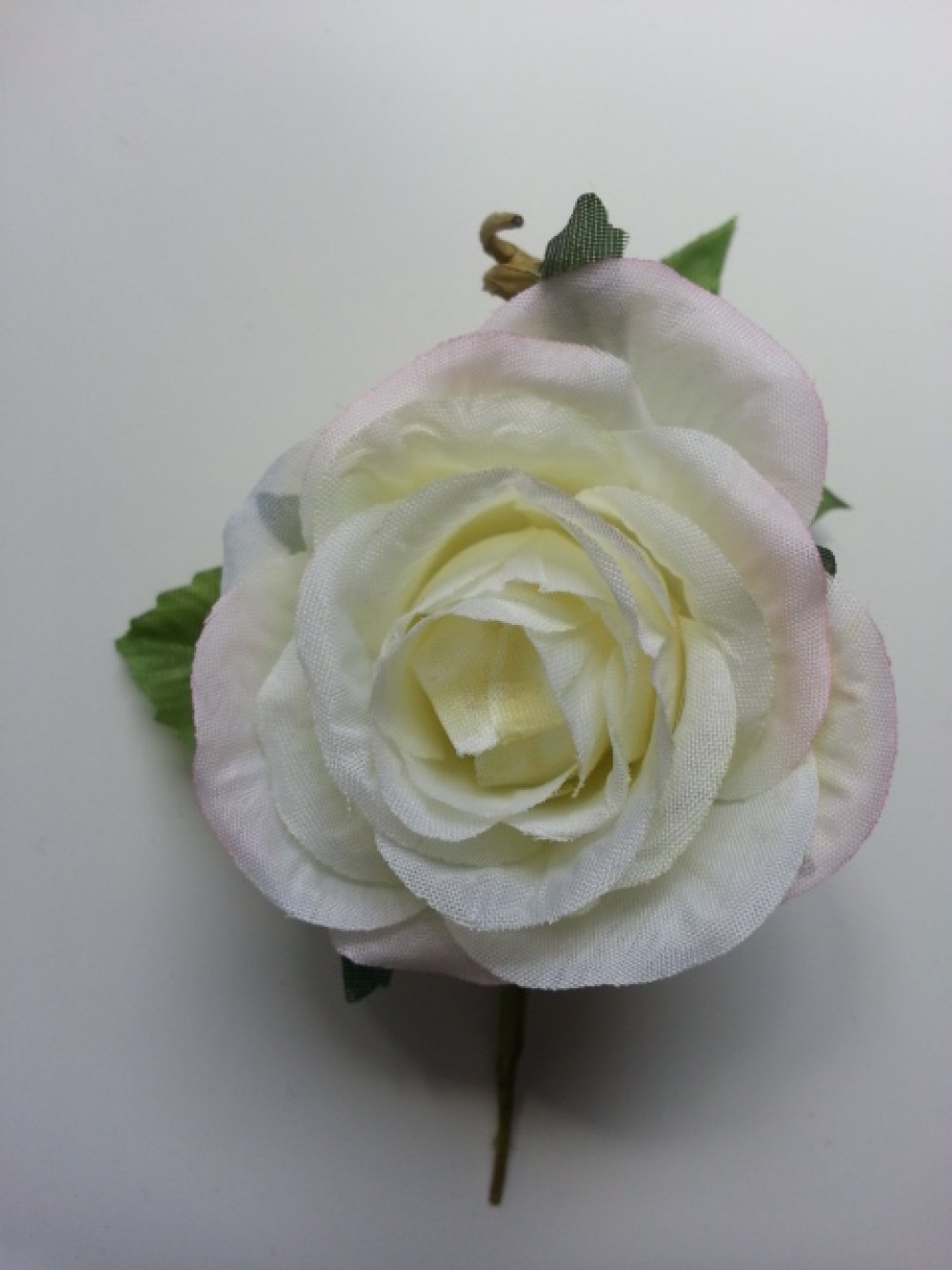 Fleur artificielle rose en tissu avec feuilles sur tige avec feuillage  ivoire rosé 70mm ideale pour création de boutonnière - Un grand marché