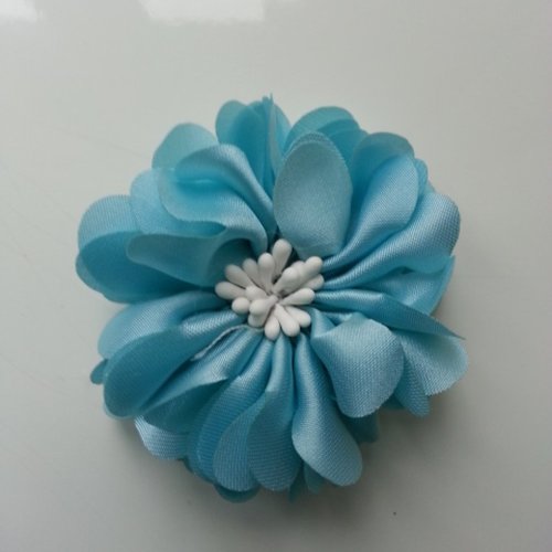 Fleur en satin de soie et pistils 50mm bleu ciel