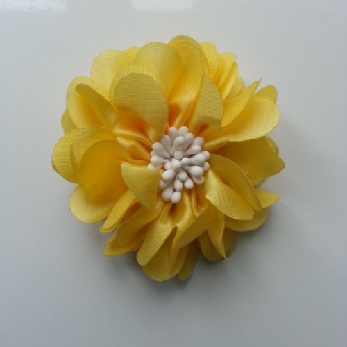 Fleur en satin de soie et pistils 50mm jaune
