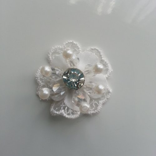 Double fleur en dentelle blanche perle et strass 30mm