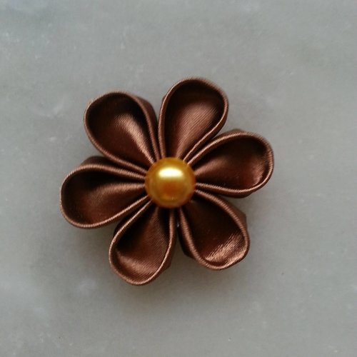 Fleur de satin marron 5 cm
