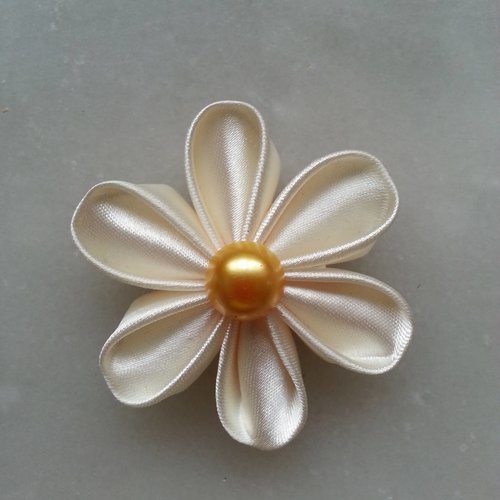 Fleur de satin beige 5 cm