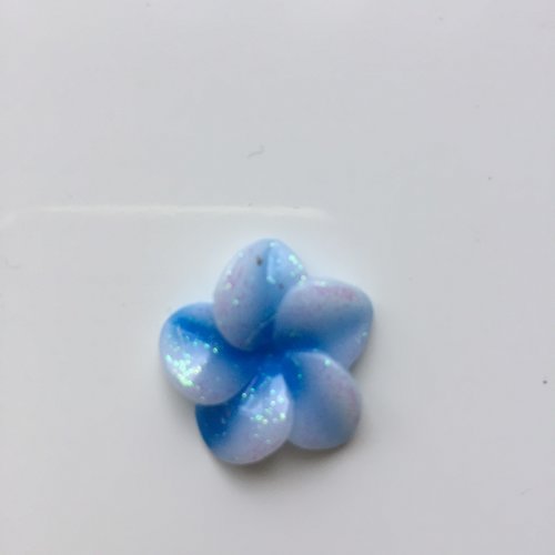 Fleur en résine 20mm bleu et blanche