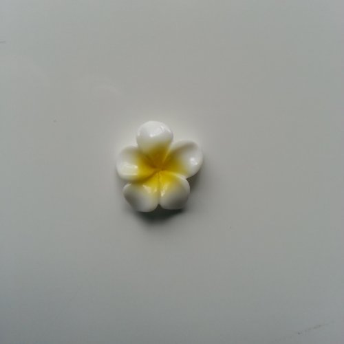 Fleur en résine 15mm blanc et jaune