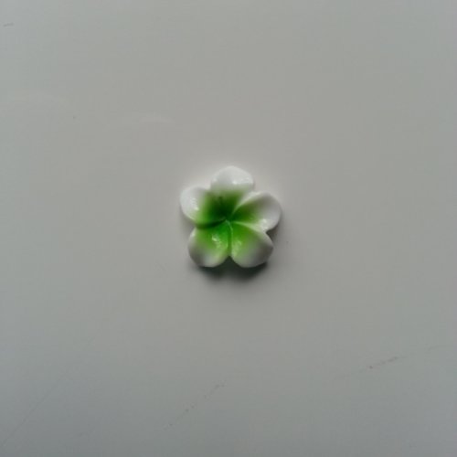 Fleur en résine 15mm blanc et vert