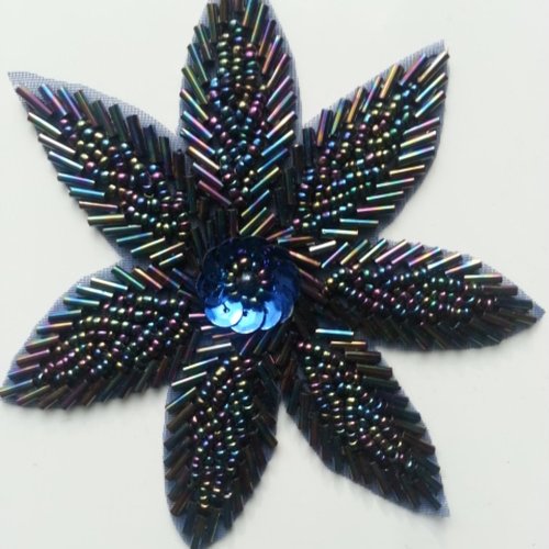 Applique à coudre fleur en perle bleue irisée 10cm