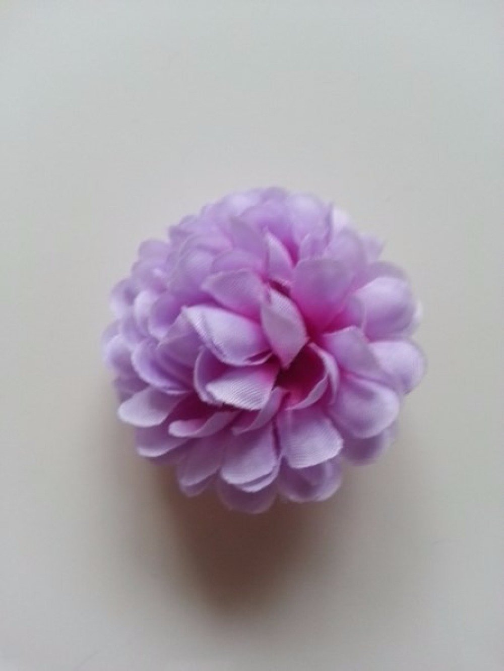 Fleur pompon en tissu mauve 50mm - Un grand marché