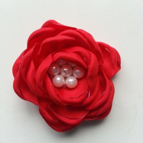 Fleur satin de soie centre perle 55mm rouge