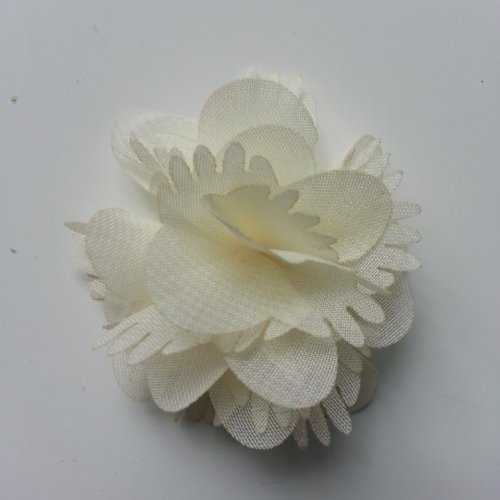 Petite fleur en tissu ivoire  4,5cm