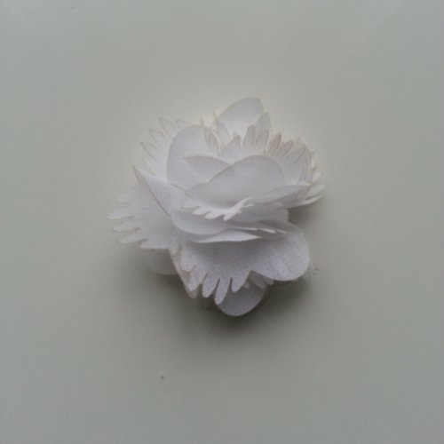 Petite fleur en tissu blanc  4,5cm