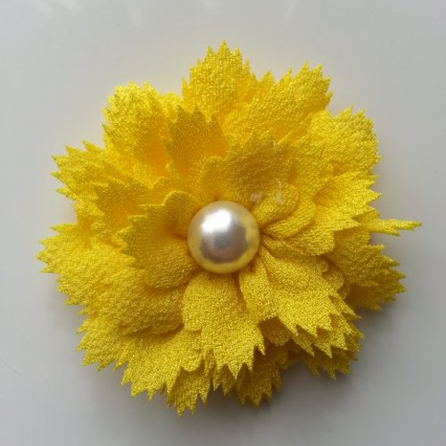 Fleur en tissu centre perle 60 mm jaune