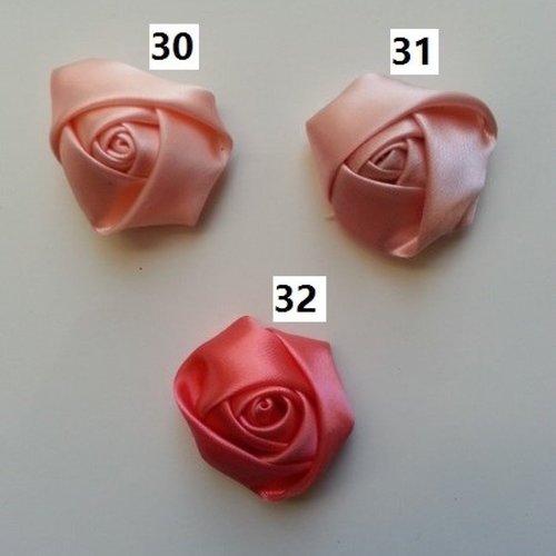 Numéro 31  fleur de satin bouton de rose pehce, saumon, abricot, chair    4 cm